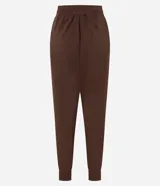 Pantalón deportivo tipo jogger de la marca Get Over, confeccionado en una mezcla de poliéster, modal y elastano. Presenta cintura elástica con cordón de ajuste, bolsillos delanteros amplios y puños elásticos en los tobillos.