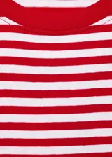 Camiseta de manga corta con diseño de rayas horizontales rojas y blancas, cuello redondo en contraste y corte regular.