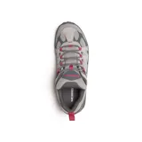 Championes de senderismo Merrell Accentor 3 WP, confeccionados en gamuza y malla con membrana impermeable. Presentan diseño en tonos gris con detalles en fucsia, suela de goma con tracción y puntera protectora.