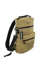 Mochila cilíndrica color beige/camel, con tres compartimentos apilados cerrados con cremallera negra. Presenta el logo "Discovery" bordado en la parte superior y el mismo texto repetido tres veces en la parte inferior. Incluye asa superior y correa ajustable para llevar al hombro.