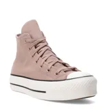 Championes de caña alta Converse modelo Chuck Taylor All Star Lift, confeccionados en gamuza color beige. Presentan plataforma de goma blanca con detalles en negro, puntera reforzada y cierre mediante cordones al tono.