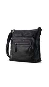 Bandolera de símil cuero color negro con dos bolsillos frontales con cierre, un bolsillo trasero y tres bolsillos internos. Detalles de tachas metálicas y correa larga regulable.