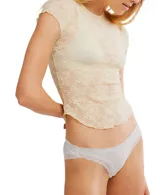 Bombacha de bikini confeccionada en tejido suave y elástico, color gris claro, con detalles de encaje.