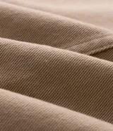 Sobrecamisa de sarga de algodón en color beige, de corte amplio y estructurado, con cuello camisero, mangas largas, cierre frontal de botones ocultos y grandes bolsillos frontales con solapa.
