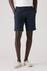 Short de gabardina azul marino con bolsillos laterales y traseros, de corte recto y tiro medio.