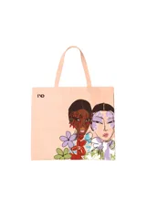 Bolso tote color beige con estampado de dos figuras femeninas y flores.