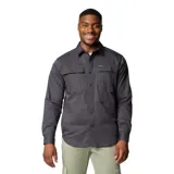 Camisa de manga larga Columbia, color gris oscuro, con cierre frontal de botones a presión, dos bolsillos frontales con solapa y trabilla multiusos.