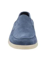 Mocasín de cuero gamuzado color azul para hombre, con suela de goma clara y diseño clásico slip-on.