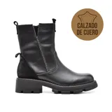 Bota de cuero negra con caña baja, cierre lateral y suela track.