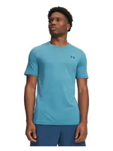 Remera deportiva de manga corta Under Armour, confeccionada en tejido sin costuras con ventilación estratégica para mayor transpirabilidad. Presenta un diseño elástico en cuatro direcciones que absorbe el sudor y se seca rápidamente, con logo de la marca en el pecho.