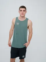 Musculosa deportiva Umbro modelo Lume, color azul marino, con cuello redondo y logo blanco impreso en el pecho.