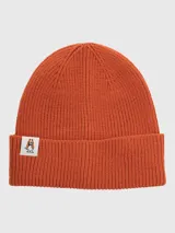 Gorro tipo beanie de punto acanalado en color naranja, con vuelta en el borde y parche frontal con el logo de Hush Puppies.