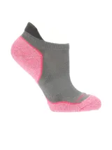 Medias deportivas cortas en tonos gris y fucsia, con diseño ergonómico y refuerzo en talón y puntera.