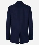 Blazer celeste de viscosa y lino, con cuello inglés, cierre de un botón y solapas.