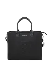 Cartera shopper negra de diseño estructurado, con doble asa de mano, correa ajustable y desmontable para el hombro, y cierre superior. Presenta un círculo grabado con la silueta de un corazón y el texto "Oreiro Love" en relieve, además de la marca en letras plateadas en la parte superior.
