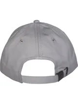 Gorra de béisbol color gris claro, confeccionada en algodón. Presenta ojales de ventilación, botón en la parte superior y hebilla metálica ajustable en la parte trasera con logo grabado de Tommy Hilfiger. El logo de la marca está bordado en el frente.