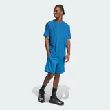 Remera deportiva Adidas de manga corta, color azul, con cuello redondo y diseño de tres franjas negras en los hombros. Presenta el logo de la marca en el pecho y está confeccionada con tecnología Climacool para una gestión eficiente del sudor.