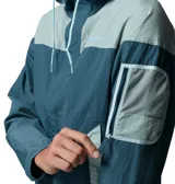 Campera cortaviento Columbia Challenger II Omni-Shield de diseño bicolor en tonos azul y celeste, con capucha con cordón de ajuste, cierre medio con solapa, bolsillo en la manga con cierre y malla, y logo bordado en el pecho.