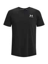 Remera negra de Under Armour con logo blanco estampado en el pecho.