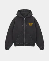 Hoodie canguro con cierre frontal, color negro con efecto acid wash, con capucha y bolsillos tipo canguro. Presenta el texto estampado en amarillo "Now You Do What They Told Ya" en el pecho.