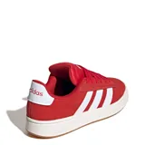 Championes Adidas Grand Court Alpha, color rojo con detalles en blanco, con las tres tiras características de la marca en los laterales y suela de goma color crema.
