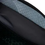 Riñonera Caterpillar color verde oscuro con patrón geométrico, logo de la marca en el frente y correa ajustable negra.