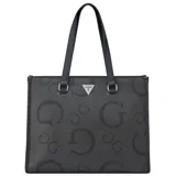 Cartera tipo tote bag Guess modelo Jackie de color negro, confeccionada en material sintético con textura y estampado de monograma con la letra "G". Cuenta con doble asa superior de hombro, herrajes metálicos plateados y placa triangular frontal con el logo de la marca.