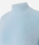 Suéter de poliamida afelpada color borgoña, con cuello alto y mangas largas.