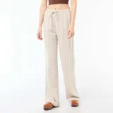 Pantalón de lino color beige, de corte ancho y relajado, con cintura elástica con cordón de ajuste y bolsillos laterales.