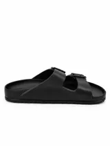 Sandalias de dos tiras con hebillas ajustables, diseño anatómico y acabado en color negro.