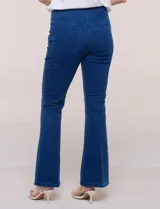 Jegging bootcut de denim azul de la marca Zac & Rachel, con pretina elastizada, bolsillos delanteros y traseros.