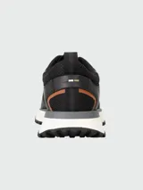 Zapatillas deportivas BOSS de color negro, con detalles en gris, suela blanca y entresuela de diseño running, confeccionadas en malla y material sintético.