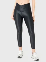 Calza deportiva de tiro alto con cintura cruzada en forma de V, confeccionada en tela brillante con acabado satinado y ajuste tipo segunda piel.