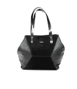 Bolso grande negro con paneles de gamuza natural suave al centro y 100 % cuero en los laterales. Presenta dos asas de mano con detalles estampados. Diseño moderno y espacioso, combinando texturas elegantes.