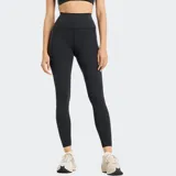 Calza deportiva New Balance Harmony Pocket High Rise, color negro, tiro alto, confeccionada en tejido suave y elástico con tecnología de secado rápido NB DRY. Presenta bolsillos laterales.