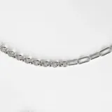 Gargantilla de plata 925 con diseño mixto que combina una cadena de eslabones tipo rolo y una cadena de eslabones tipo fuerza.