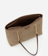 Bolsa shopper grande de marca Satinato, con estampa geométrica en tonos marrón y tostado. Cuenta con asas de hombro combinadas con tiras de cuero sintético y cadenas metálicas doradas. Incluye un parche frontal con el logo grabado.