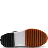 Championes Converse All Star Run Star Hike, color negro con plataforma blanca y suela de goma marrón.