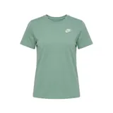Remera Nike Club Essentials de color blanco, de manga corta y cuello redondo, con el logo de la marca bordado en el pecho.