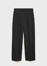 Pantalón de vestir de corte recto y tiro medio, con diseño de pinzas frontales, trabillas para cinturón y cierre oculto. Cuenta con bolsillos laterales y bolsillos de ribete en la parte posterior.