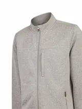 Polar de hombre color gris robusto, con cuello alto y cierre frontal. Presenta un bolsillo vertical con cierre en el pecho y bolsillos laterales con cierre. El tejido es de punto jaspeado.