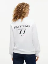 Buzo blanco de cuello redondo con estampado gráfico frontal del número 77 y detalles distintivos de la colaboración con Cadillac Formula 1 Team.