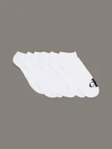 Pack de seis pares de medias blancas de corte bajo con logo Calvin Klein en negro.