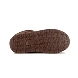 Pantubota de gamuza color marrón, de caña baja con interior afelpado y suela plataforma.