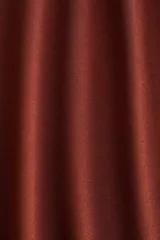 Pantalón en punto fino suave con piernas amplias. Cintura ancha con costuras laterales fruncidas para crear un efecto drapeado, color marrón rojizo.