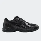 Championes urbanos New Balance modelo 740, color negro monocromático, confeccionados en malla técnica con superposiciones sintéticas. Presentan el logo N característico en los laterales y tecnología de amortiguación ABZORB en la entresuela.