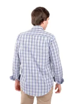 Camisa de hombre a cuadros rojos y blancos, de manga larga y corte clásico.