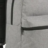 Mochila Puma Phase III, color gris melange, con logo y felino en negro en el bolsillo frontal. Presenta un compartimento principal amplio y un bolsillo frontal con cierre.