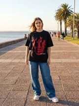Remera oversize negra con estampa frontal en azul que simula un rostro envuelto en llamas. Debajo de la imagen se lee el texto "*LOST SOULS*" y una línea más pequeña que dice "WHERE YOU SAW YOURSELF".