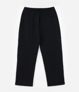 Pantalón de vestir negro, de corte recto, con cintura elástica ajustable con cordón, trabillas para cinturón, cierre de botón y cremallera, y bolsillos laterales. Confeccionado en poliéster, viscosa y elastano.